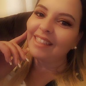 Meet your Posher, Lara